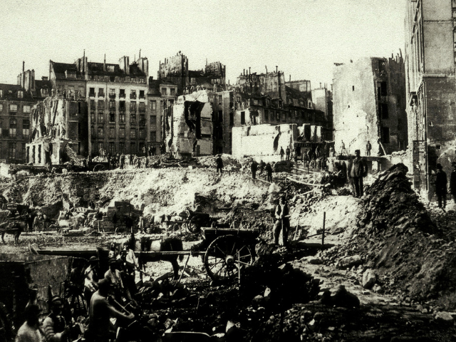 Parigi mentre venivano demoliti i palazzi durante l'era Haussmann