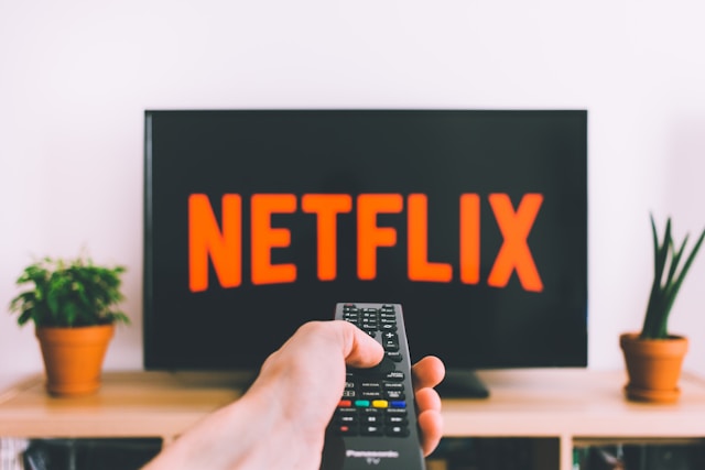 Netflix e la maratona delle serie tv che ci porta a non alzarci dal letto