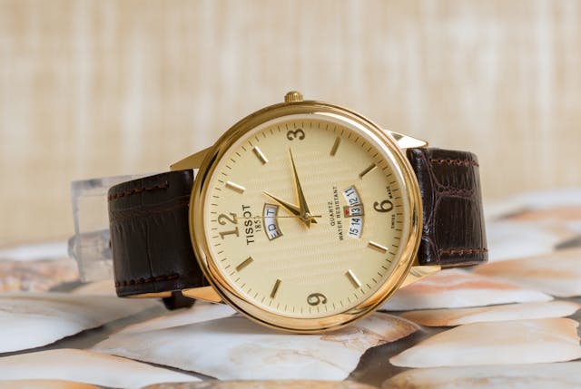lo stile granny prevede l'orologio vintage come tendenza del momento