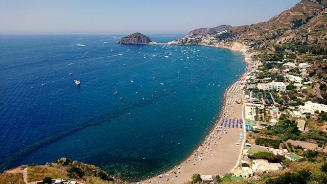 la spiaggia dei Maronti a Ischia