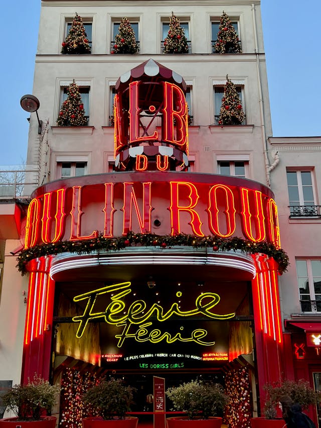 Il Moulin Rouge moderno: un'icona senza tempo